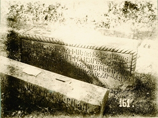 Մխիթար Սպարապետի գերեզմանաքարը