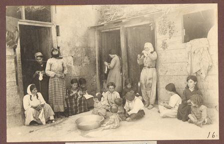 Կանայք և երեխաներ Հալեպի Սուլեյմանիե թաղամասից