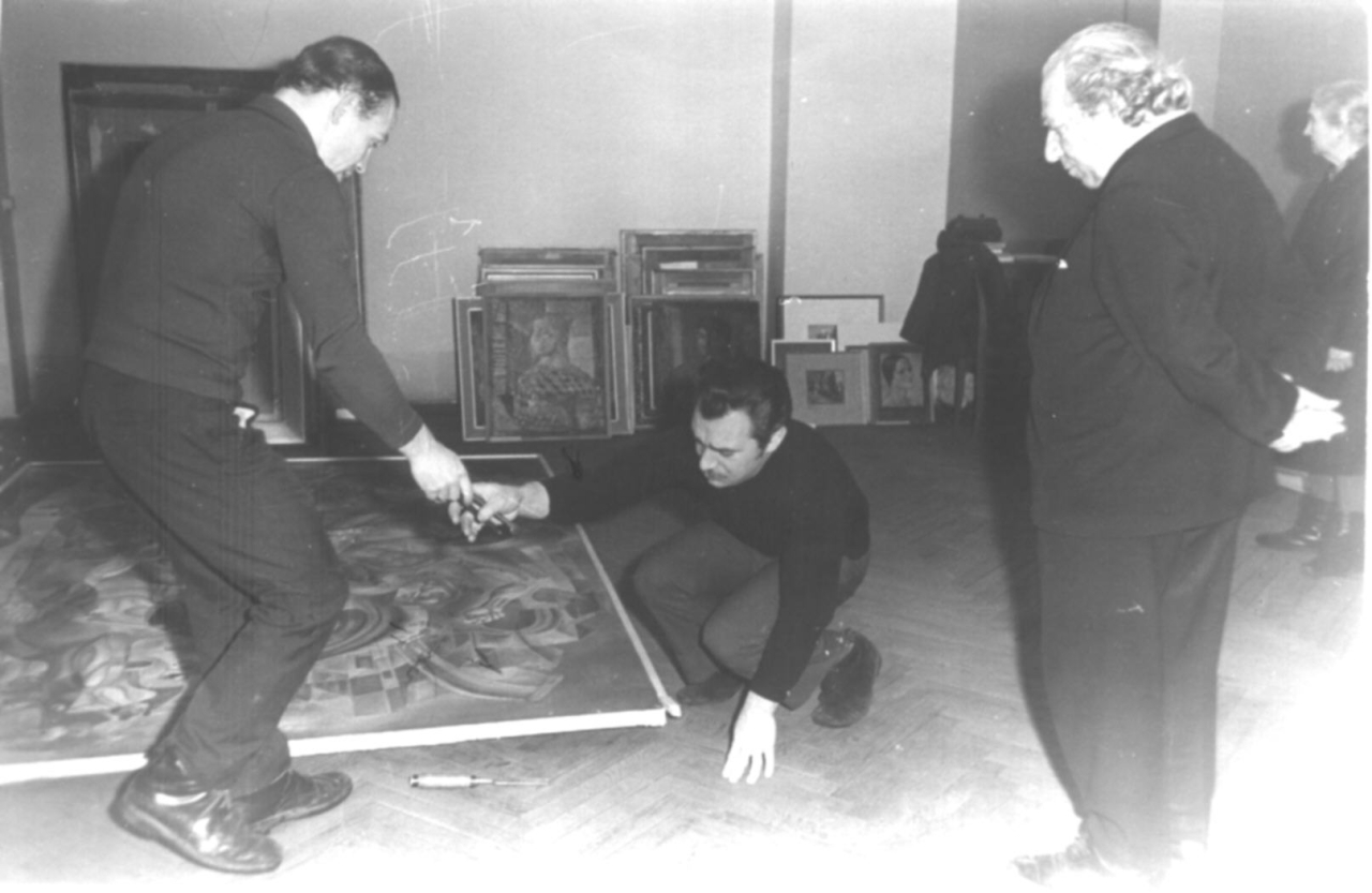 Մի պահ՝  «Արևելքի ժողովուրդների արվեստի  թանգարանում»  Երվանդ Քոչարի անհատական ցուցահանդեսի փակումից, Մոսկվա, 19 փետրվարի, 1974 