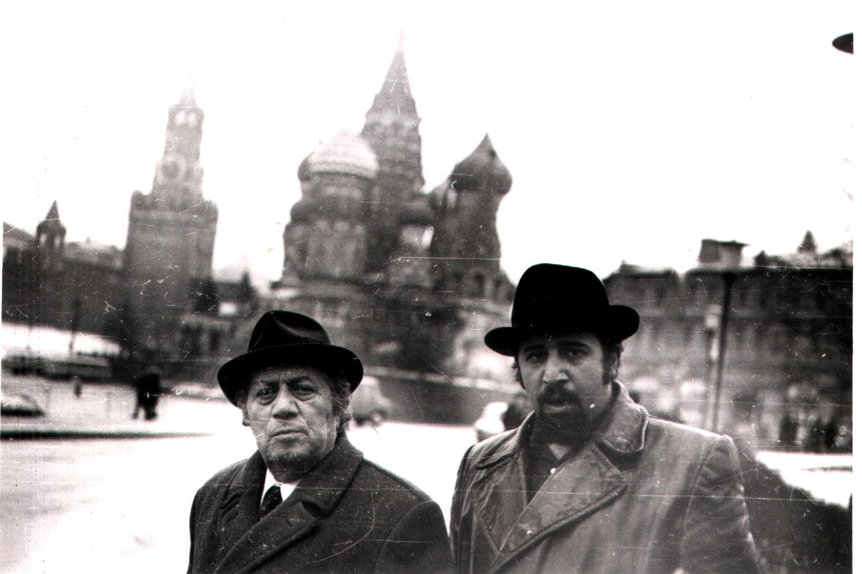 Ե. Քոչարը որդու՝ Հայկազի հետ, Մոսկվայի Կարմիր հրապարակում, Մոսկվա, 1973