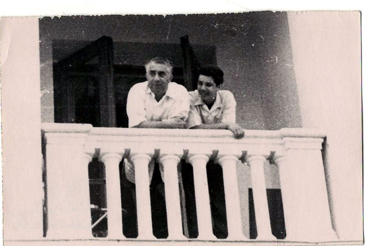 Լուսանկար. Ա. Խաչատրյանը իր որդու՝ Կարենի հետ 