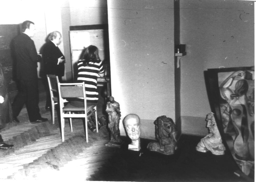 Մի պահ՝  «Արևելքի ժողովուրդների արվեստի  թանգարանում»  Երվանդ Քոչարի անհատական ցուցահանդեսի փակումից, Մոսկվա, 19 փետրվարի, 1974 