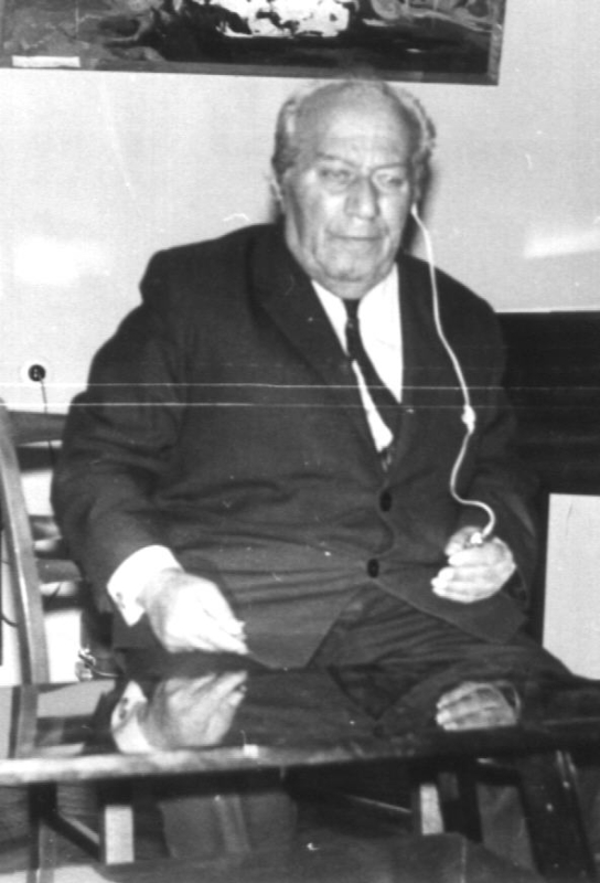 Ե. Քոչարը՝ իր ծննդյան 75–ամյակի կապակցությամբ  «Արզնի» առողջարանի ակումբում կազմակերպված երեկոյի ժամանակ, նոյեմբեր, 1973