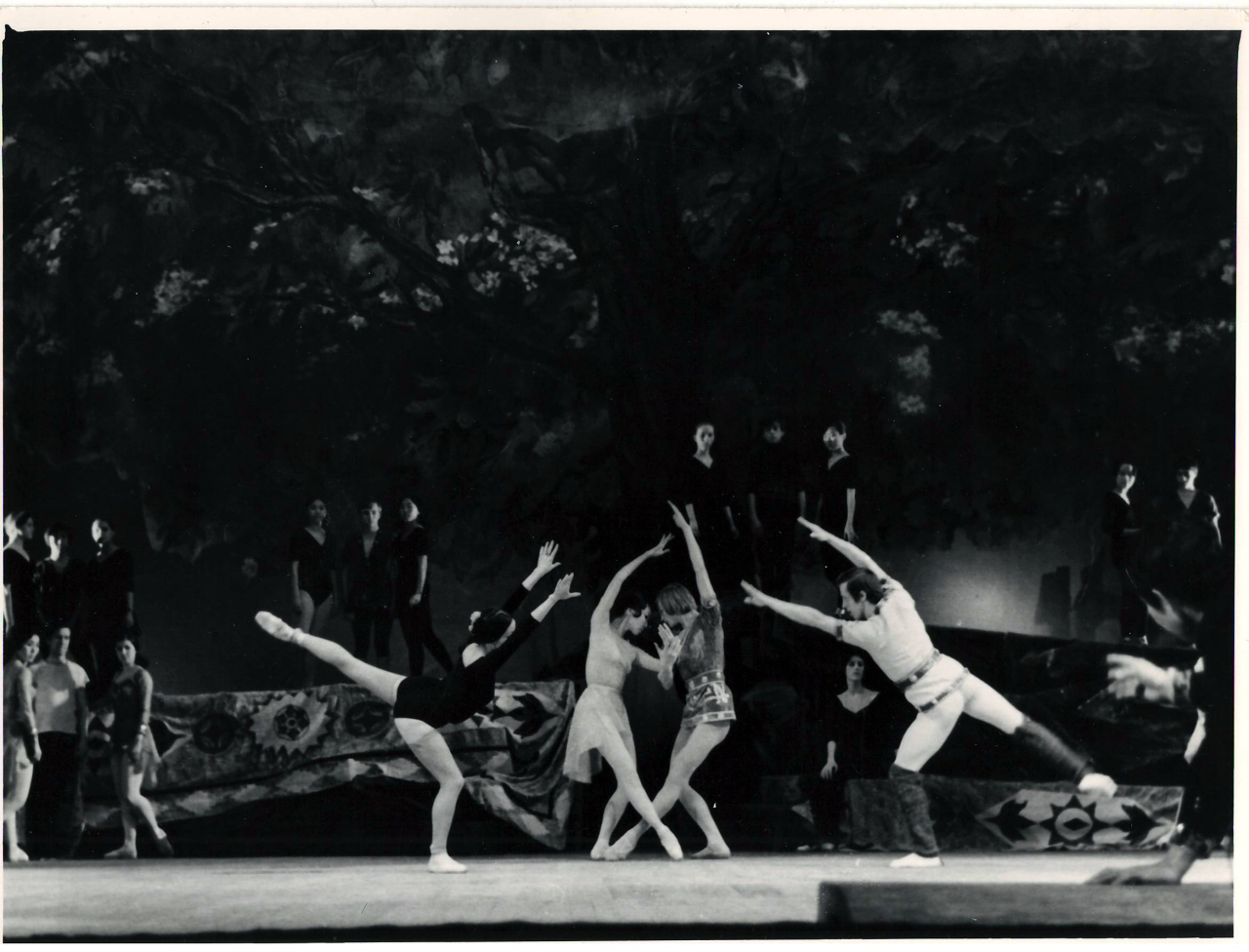 Լուսանկար. Ուլան-Ուդեում բեմադրված Ա. Խաչատրյանի «Գայանե» բալետի փորձից մի տեսարան