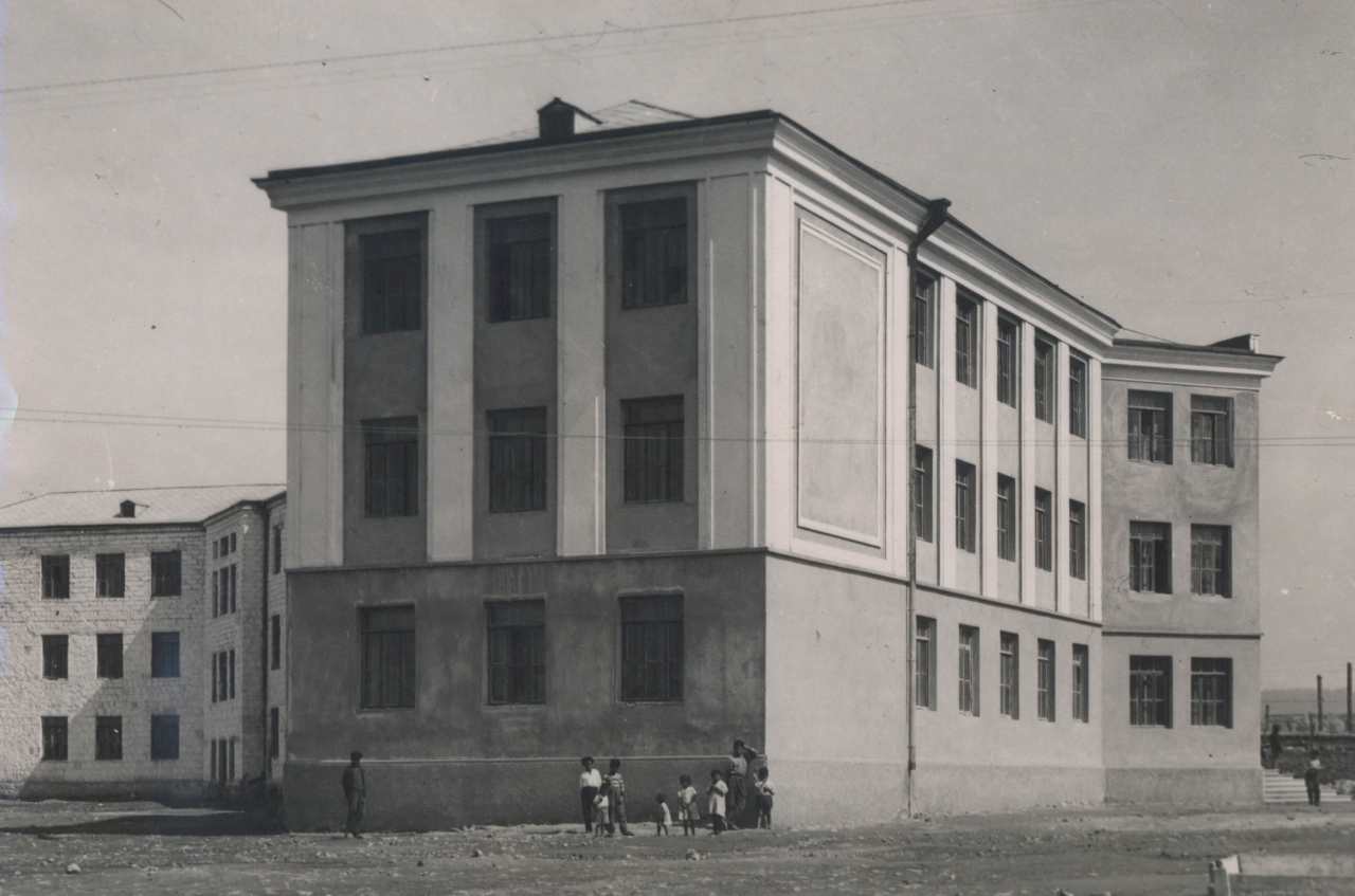 Թելմանի անվ. դպրոց Երևանում (Օրդժոնիկիդզեյի փ.)1935թ.