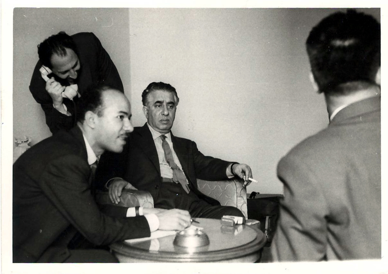 Լուսանկար.Ա. Խաչատրյանը եգիպտահայ դիրիժոր Է. Հակոբյանի և լրագրողների հետ
