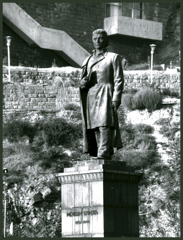 Խ.Աբովյանի արձանը, 1950թ.