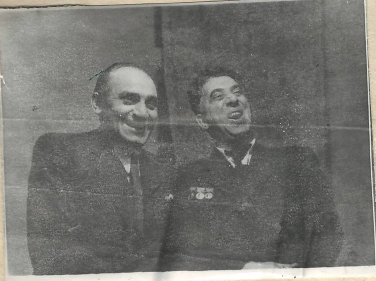 Նեգատիվ՝ լուսանկարի. Ա. Խաչատրյանը կոմպոզիտոր Ա. Սաթյանի հետ