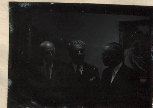 Նեգատիվ՝ լուսանկարի. Ա. Խաչատրյանը ԱՄՆ-ում իր իմպրեսարիո Զարովիչի և ՄԱԿ-ի գլխավոր քարտուղար Ու Տանի հետ՝ ՄԱԿ-ի գրասենյակում ընդունելության ժամանակ