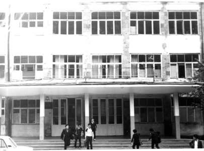Տեսարան Կապանից. N-9 միջնակարգ դպրոցը