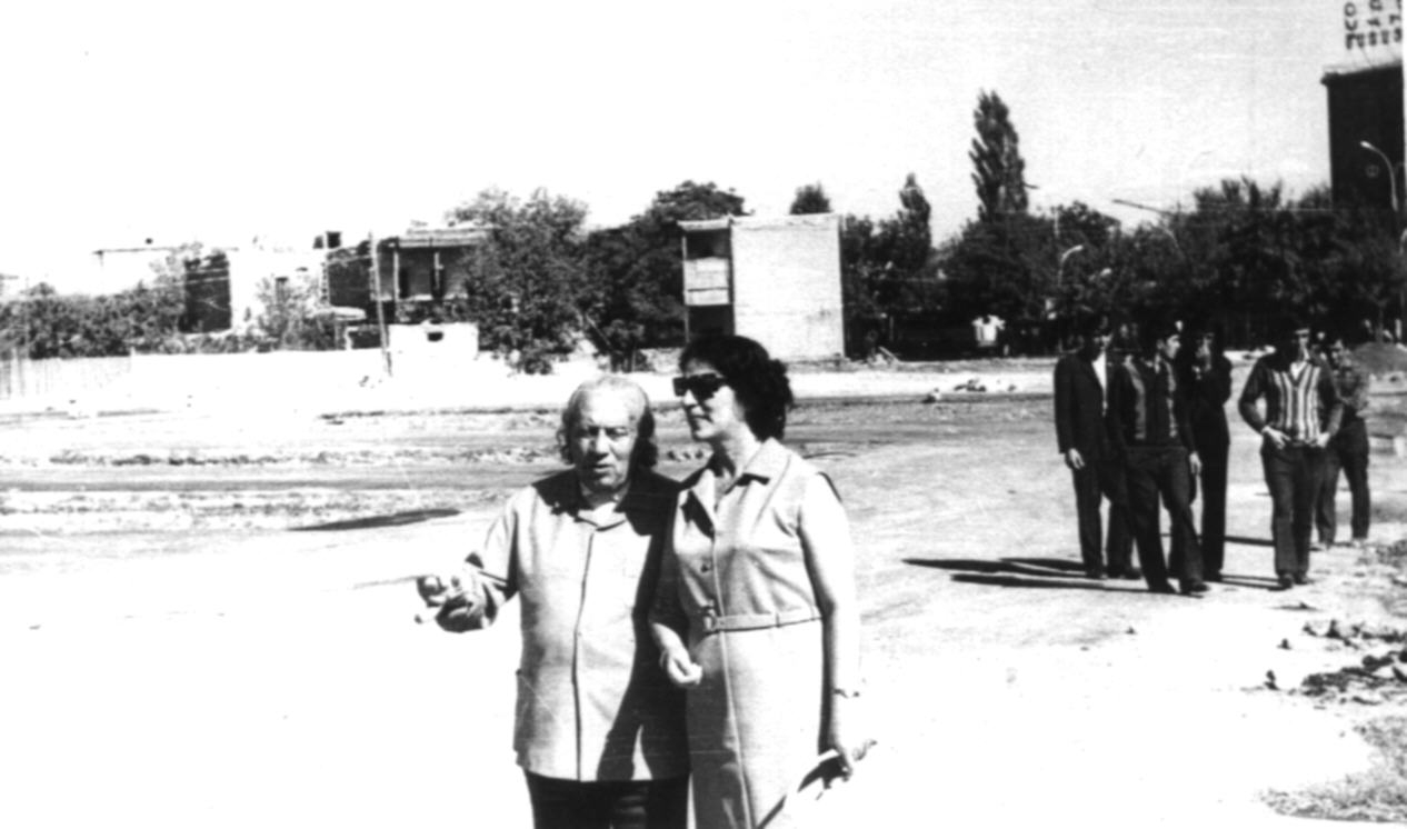 Երվանդ Քոչարը  և Շաքե Աղազարյանը, Էջմիածին, 1970