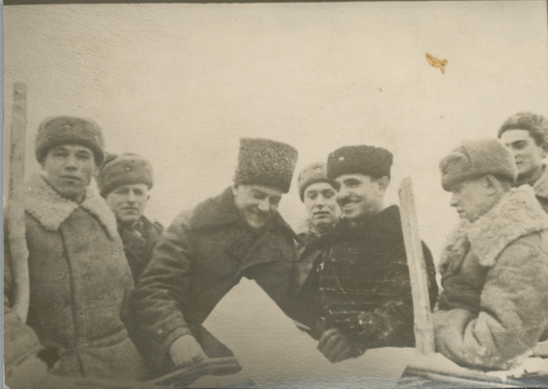 Խորհրդային բանակի հրամանատարներ (աջից երրորդը Սարգիս Մարտիրոսյանն է)