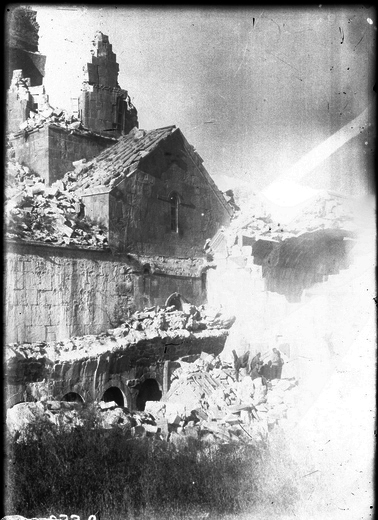 Տաթևի վանքի Սուրբ Պողոս-Պետրոս և Սուրբ Գրիգոր Լուսավորչ եկեղեցիները երկրաշարժից հետո