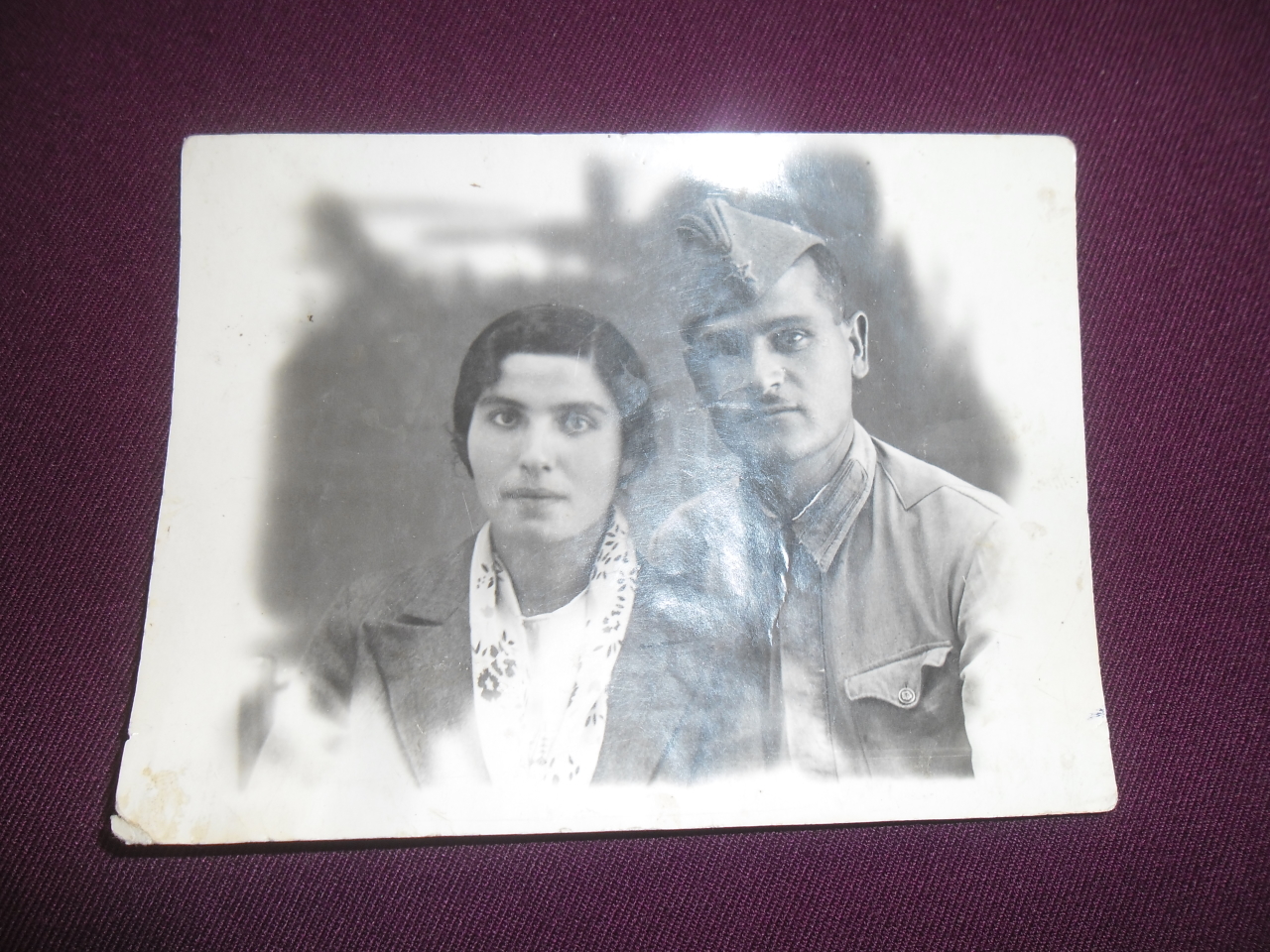 Բաբկեն Գեղամի Սիրունյանը (Վաստակավոր ուսուցիչ, Հայրենական պատերազմի մասնակից)  կնոջ հետ