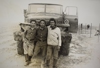 Աֆղանական պատերազմի վետերան Արա Մաթևոսյանը ընկերների  հետ