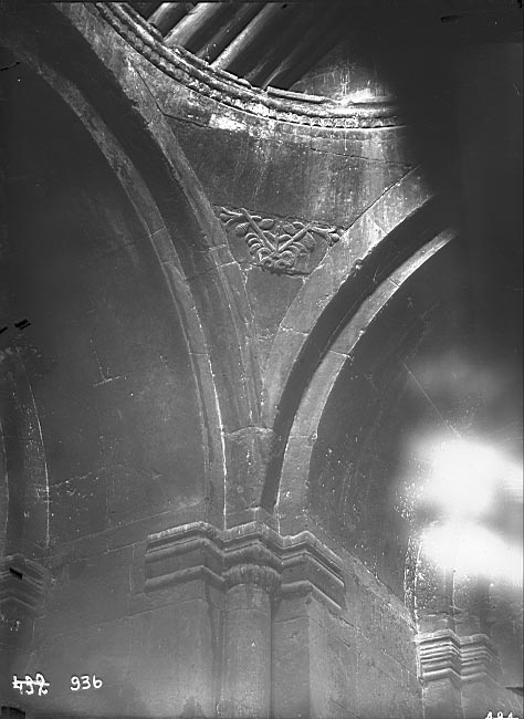 Ծպնիի եկեղեցու գմբեթակիր կամարները