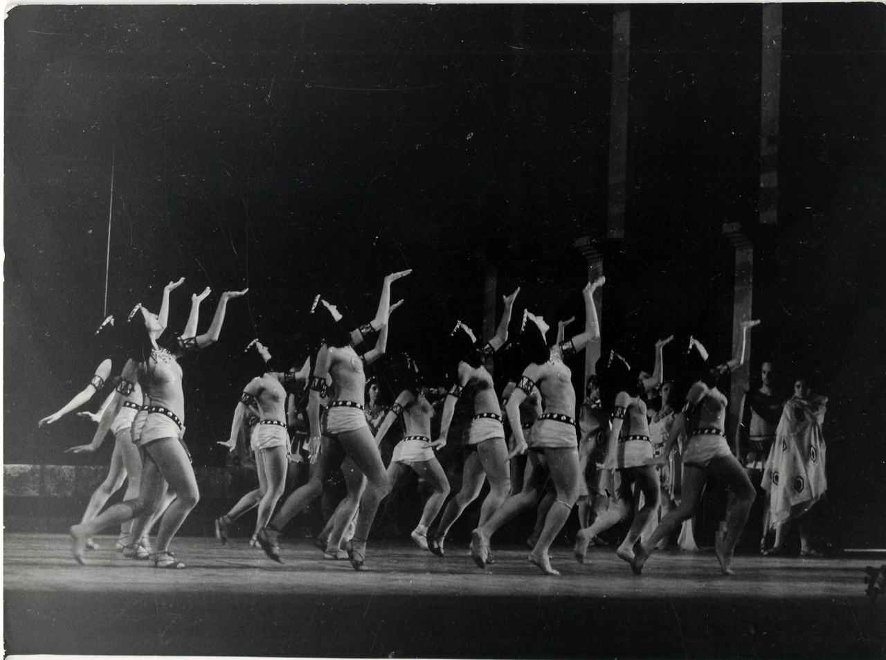  Լուսանկար՝ Տեսարան .Բուխարեստում Ա. Խաչատրյանի «Սպարտակ» բալետի պրեմիերայից
