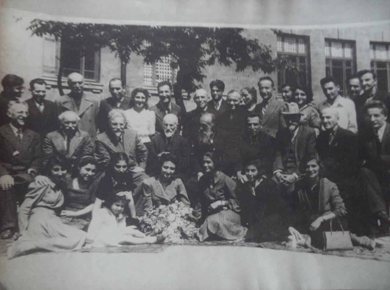 Հովսեփ  Օրբելին  ՀԽՍՀ  ԳԱ մի խումբ գիտնականների հետ