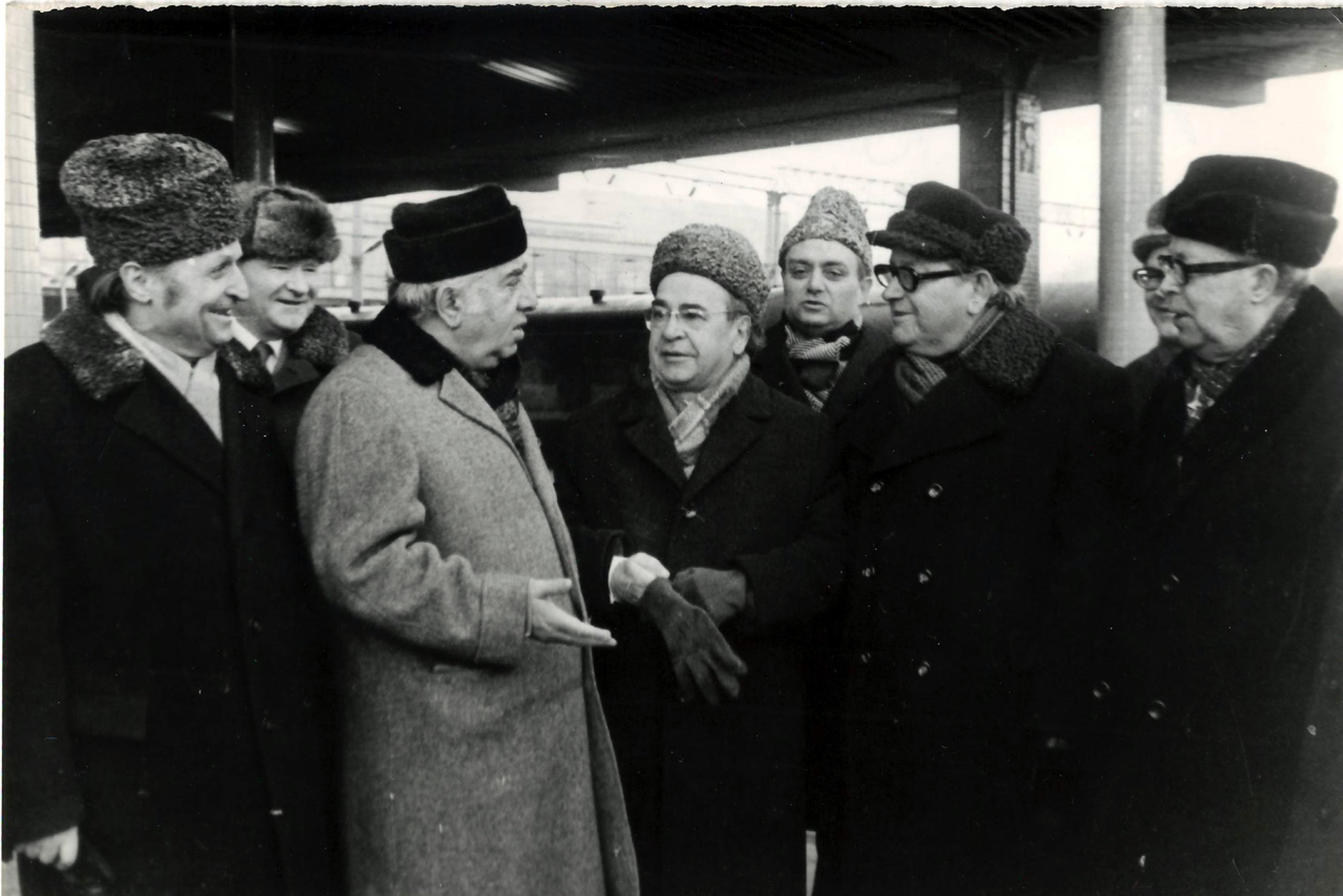 Լուսանկար. Ա. Խաչատրյանը ուկրաինացի կոմպոզիտորների հետ Կիևի երկաթուղային կայարանում