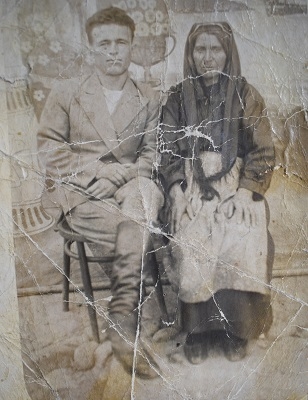 Մեծ հայրենական պատերազմի մասնակից Գուրգեն Մնացականյանը մոր հետ