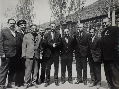 Ղափանի շրջանի մի խումբ ղեկավար աշխատողներ  ՀԿԿ Ղափանի շրջկոմի առաջին քարտուղար Ռ.Մինասյանի հետ (ձախից՝ 5-րդը),1970 թ.
