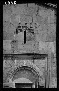 Կեչառիսի վանքային համալիր. Սուրբ Գրիգոր Լուսավորիչ եկեղեցու ժամատան մուտքը