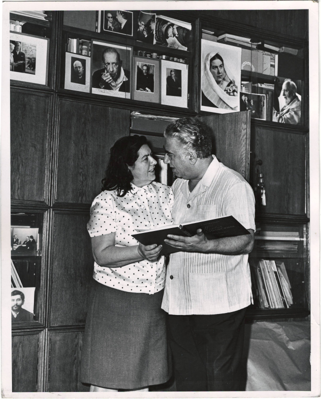 Լուսանկար. Ա. Խաչատրյանը կնոջ Ն. Մակարովայի հետ իրենց մոսկովյան բնակարանում 